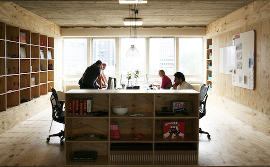 Werkplek van Team Brutal bij Mangrove