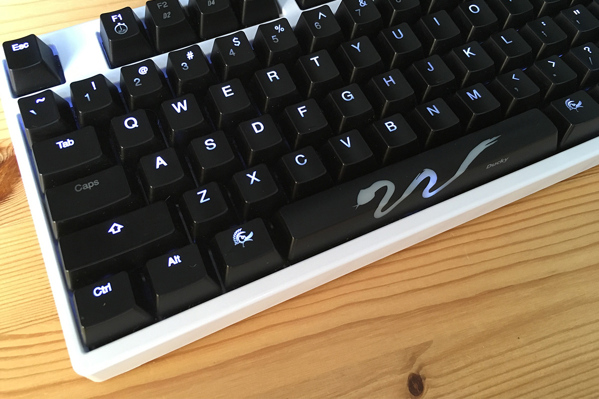 Ducky Shine 3 is herkenbaar door de voor Ducky typerende spatiebalk